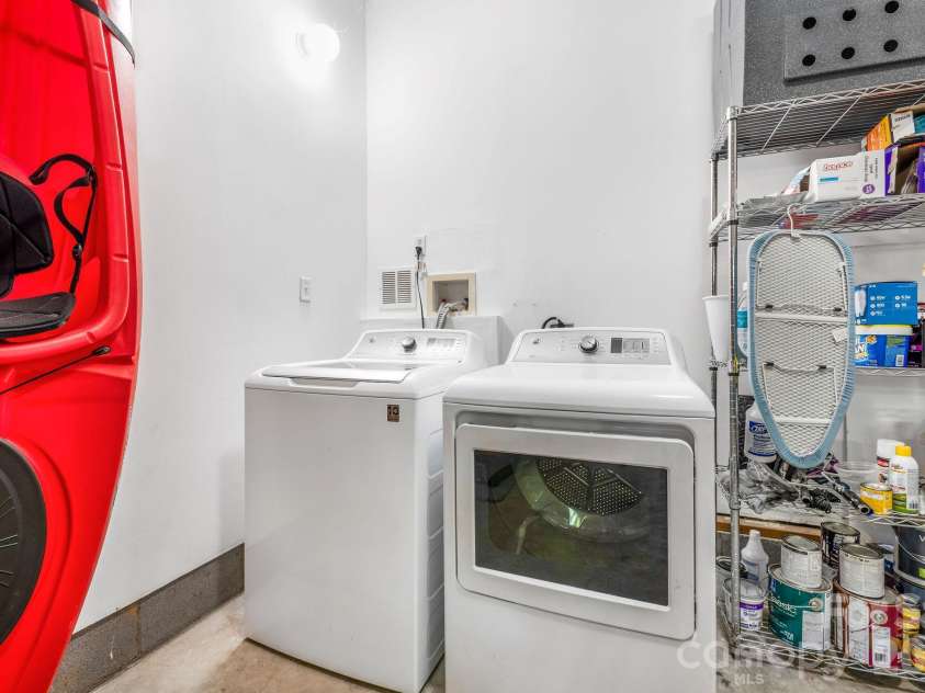 19 Oakcrest Place, Asheville, NC 28806.  MLS# CAR4408201, YatesRealty ID 48095. Washer/dryer hookups