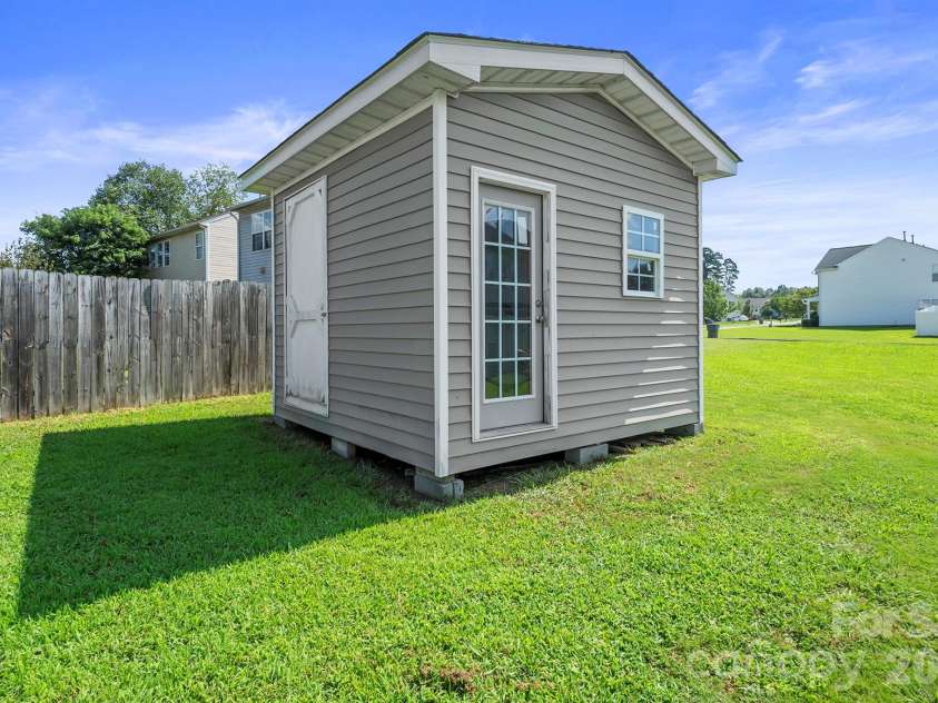 2015 Mallard Pointe Drive, Kannapolis, NC 28083.  MLS# CAR4419846, YatesRealty ID 48097. 