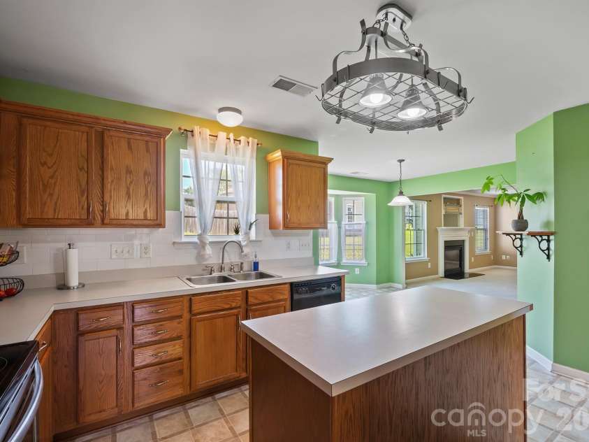 2015 Mallard Pointe Drive, Kannapolis, NC 28083.  MLS# CAR4419846, YatesRealty ID 48097. 