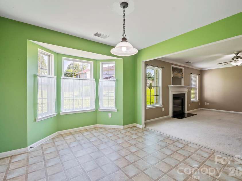 2015 Mallard Pointe Drive, Kannapolis, NC 28083.  MLS# CAR4419846, YatesRealty ID 48097. Breakfast area / eat-in kitchen