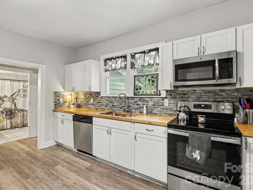 2878 Millstone Drive, Gastonia, NC 28054.  MLS# CAR4419334, YatesRealty ID 48098. Spacious Kitchen