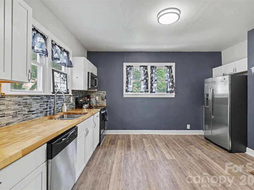 2878 Millstone Drive, Gastonia, NC 28054.  MLS# CAR4419334, YatesRealty ID 48098. Spacious Kitchen