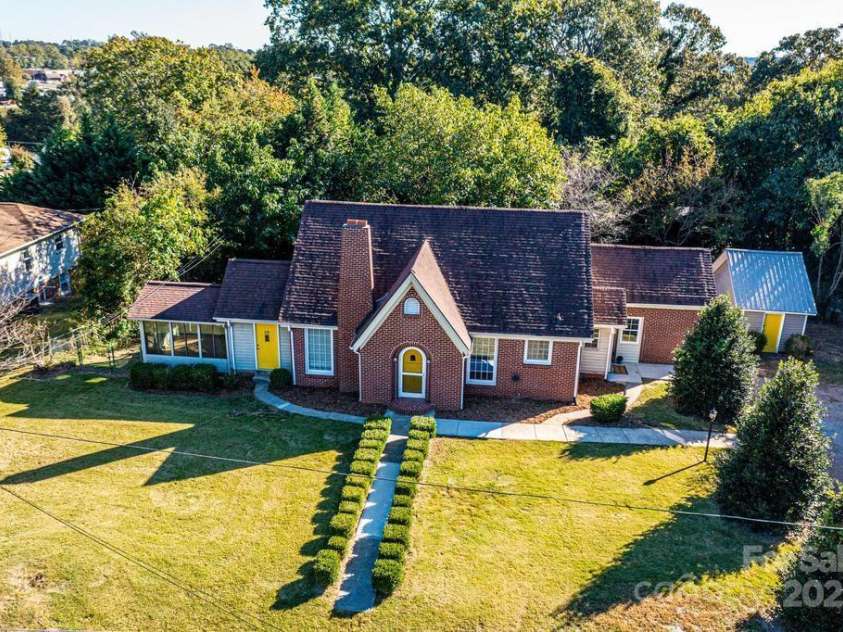 815 6th Avenue, Hickory, NC 28602.  MLS# CAR4193289, YatesRealty ID 481. 