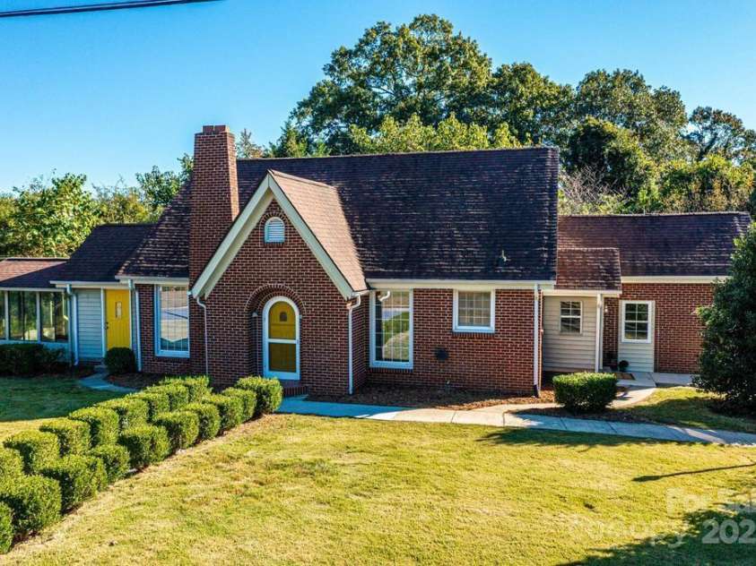 815 6th Avenue, Hickory, NC 28602.  MLS# CAR4193289, YatesRealty ID 481. 