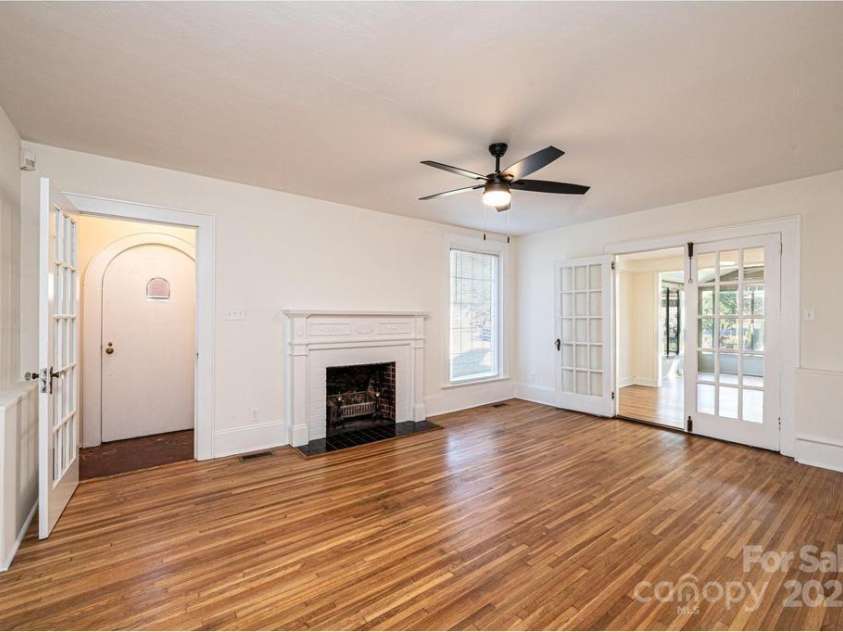 815 6th Avenue, Hickory, NC 28602.  MLS# CAR4193289, YatesRealty ID 481. 