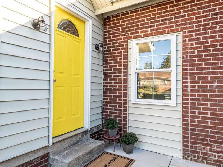815 6th Avenue, Hickory, NC 28602.  MLS# CAR4193289, YatesRealty ID 481. 