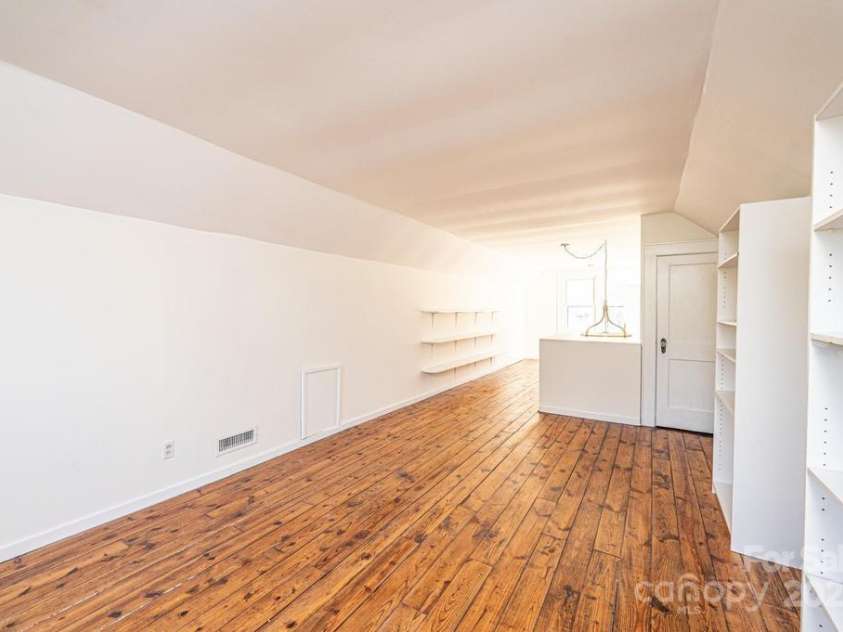 815 6th Avenue, Hickory, NC 28602.  MLS# CAR4193289, YatesRealty ID 481. 