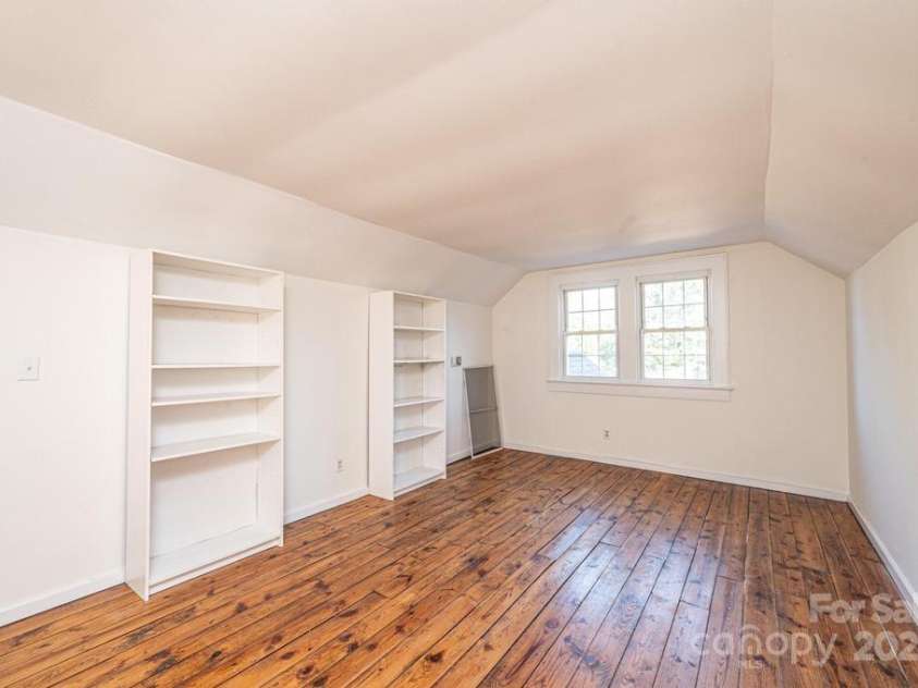 815 6th Avenue, Hickory, NC 28602.  MLS# CAR4193289, YatesRealty ID 481. 