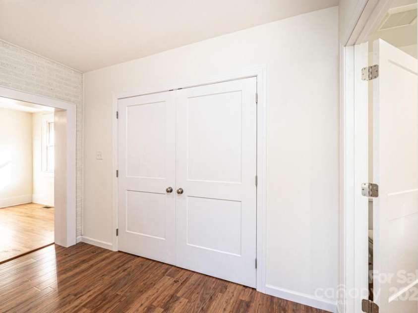 815 6th Avenue, Hickory, NC 28602.  MLS# CAR4193289, YatesRealty ID 481. 