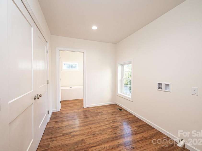 815 6th Avenue, Hickory, NC 28602.  MLS# CAR4193289, YatesRealty ID 481. 