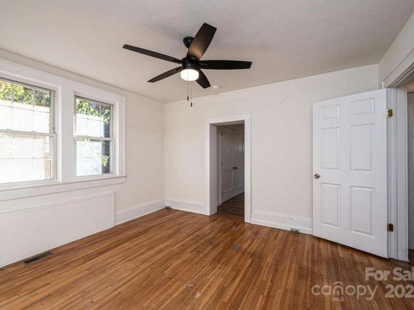 815 6th Avenue, Hickory, NC 28602.  MLS# CAR4193289, YatesRealty ID 481. 