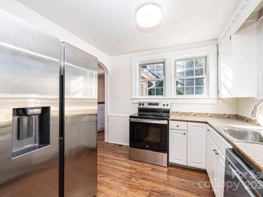 815 6th Avenue, Hickory, NC 28602.  MLS# CAR4193289, YatesRealty ID 481. 