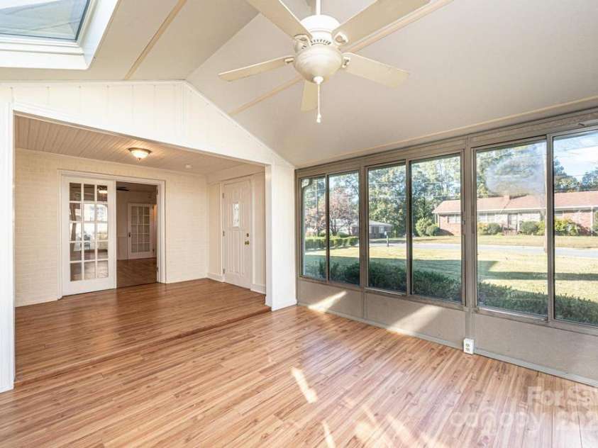 815 6th Avenue, Hickory, NC 28602.  MLS# CAR4193289, YatesRealty ID 481. 