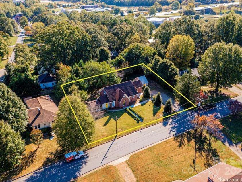 815 6th Avenue, Hickory, NC 28602.  MLS# CAR4193289, YatesRealty ID 481. 