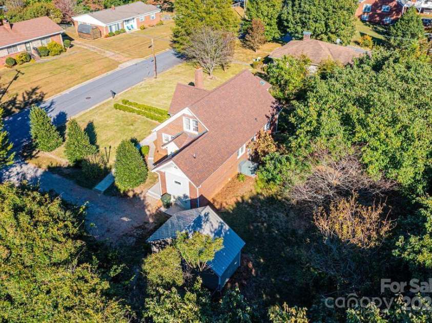 815 6th Avenue, Hickory, NC 28602.  MLS# CAR4193289, YatesRealty ID 481. 
