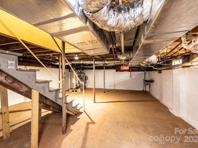 815 6th Avenue, Hickory, NC 28602.  MLS# CAR4193289, YatesRealty ID 481. 