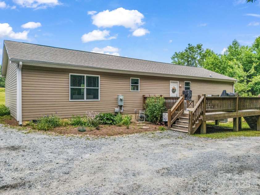 981 Gilliam Mountain Road, Hendersonville, NC 28792.  MLS# CAR4227798, YatesRealty ID 4810. 