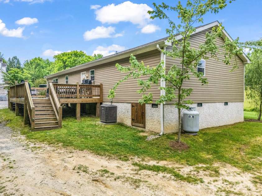 981 Gilliam Mountain Road, Hendersonville, NC 28792.  MLS# CAR4227798, YatesRealty ID 4810. 