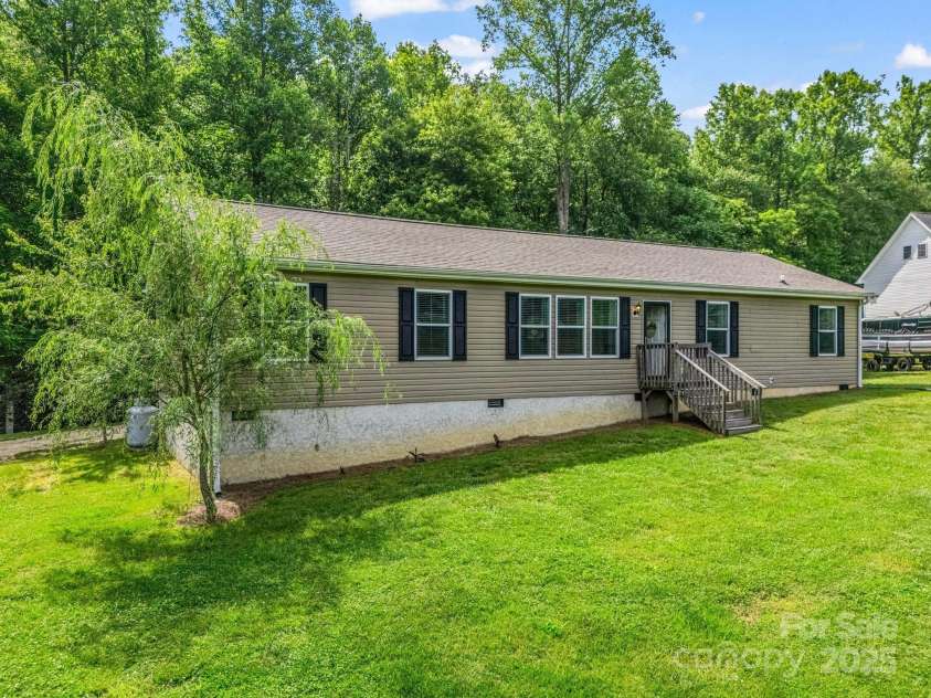981 Gilliam Mountain Road, Hendersonville, NC 28792.  MLS# CAR4227798, YatesRealty ID 4810. 