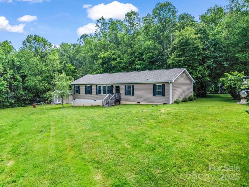 981 Gilliam Mountain Road, Hendersonville, NC 28792.  MLS# CAR4227798, YatesRealty ID 4810. 