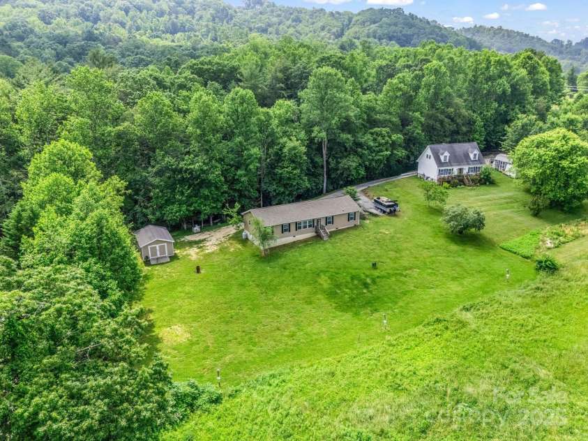 981 Gilliam Mountain Road, Hendersonville, NC 28792.  MLS# CAR4227798, YatesRealty ID 4810. 