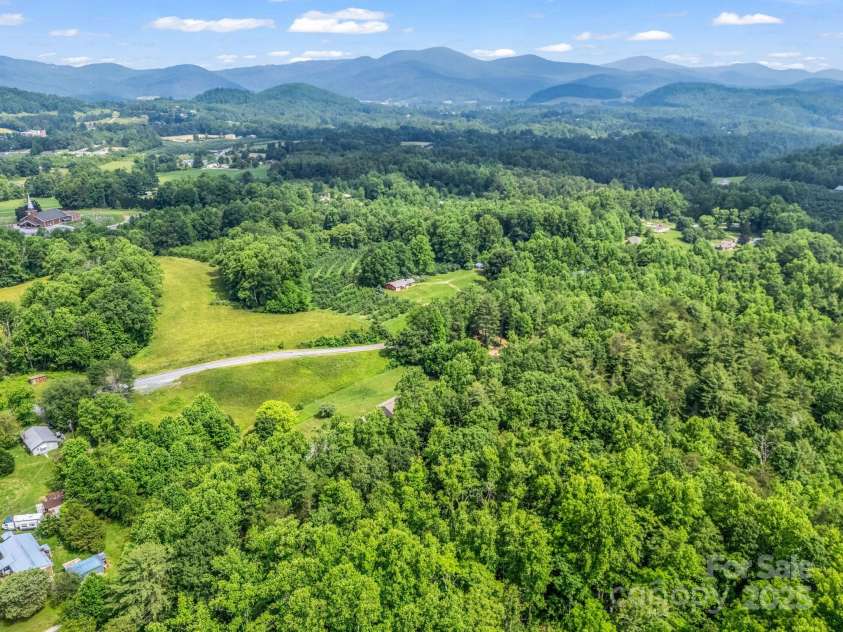 981 Gilliam Mountain Road, Hendersonville, NC 28792.  MLS# CAR4227798, YatesRealty ID 4810. 