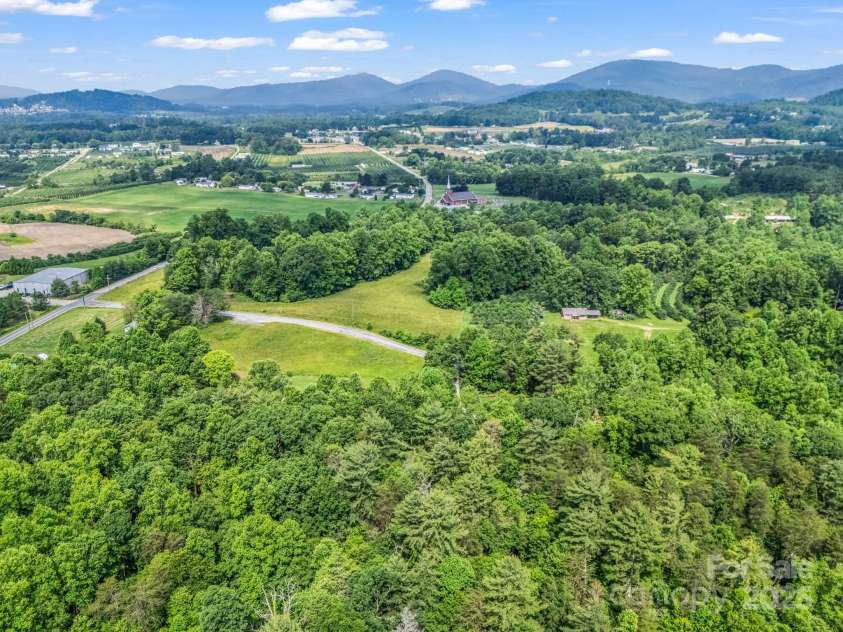 981 Gilliam Mountain Road, Hendersonville, NC 28792.  MLS# CAR4227798, YatesRealty ID 4810. 