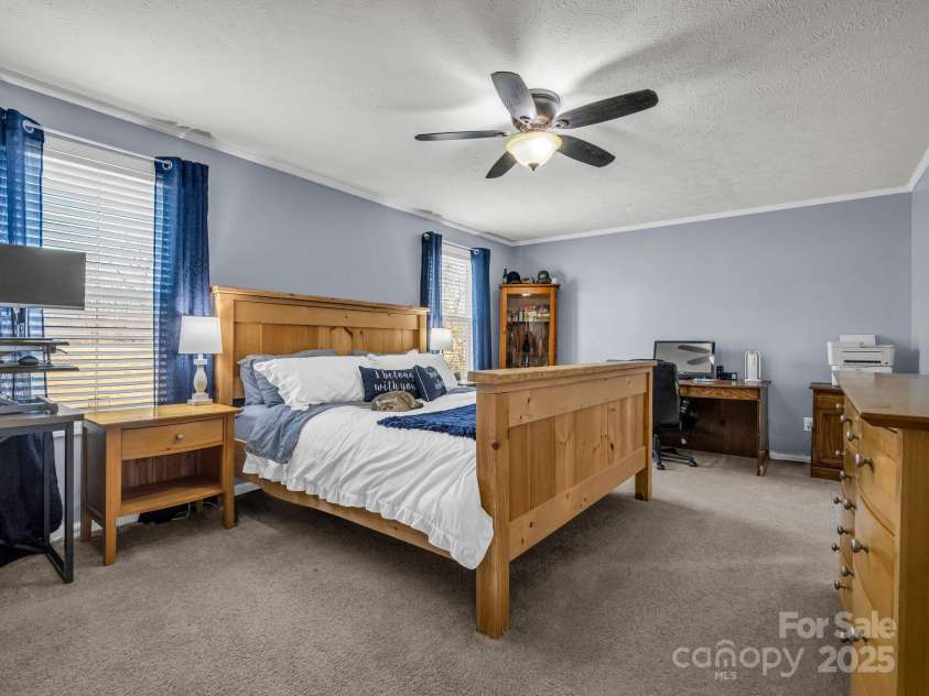 981 Gilliam Mountain Road, Hendersonville, NC 28792.  MLS# CAR4227798, YatesRealty ID 4810. Large Primary suite