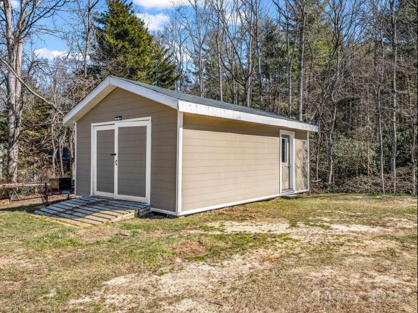 981 Gilliam Mountain Road, Hendersonville, NC 28792.  MLS# CAR4227798, YatesRealty ID 4810. Workshop Shed