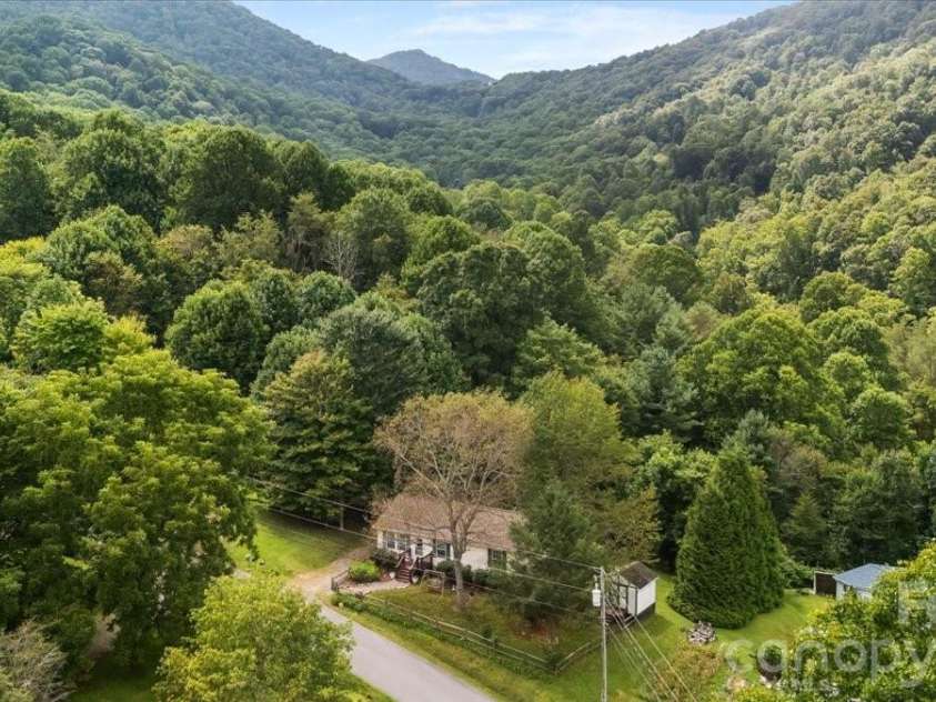 220 Powderhorn Drive, Waynesville, NC 28786.  MLS# CAR4419186, YatesRealty ID 48100. 