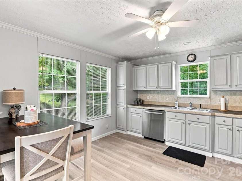 220 Powderhorn Drive, Waynesville, NC 28786.  MLS# CAR4419186, YatesRealty ID 48100. 
