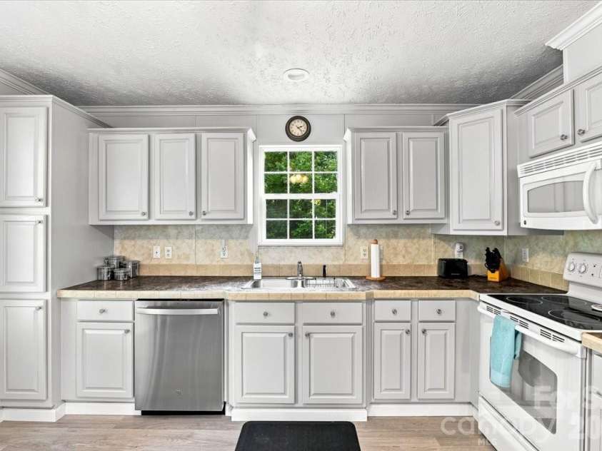 220 Powderhorn Drive, Waynesville, NC 28786.  MLS# CAR4419186, YatesRealty ID 48100. 