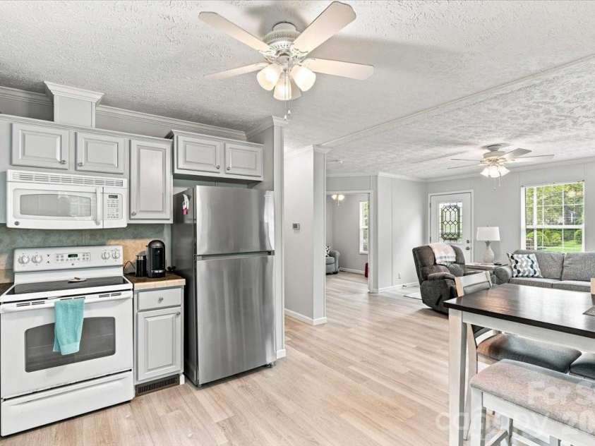220 Powderhorn Drive, Waynesville, NC 28786.  MLS# CAR4419186, YatesRealty ID 48100. 