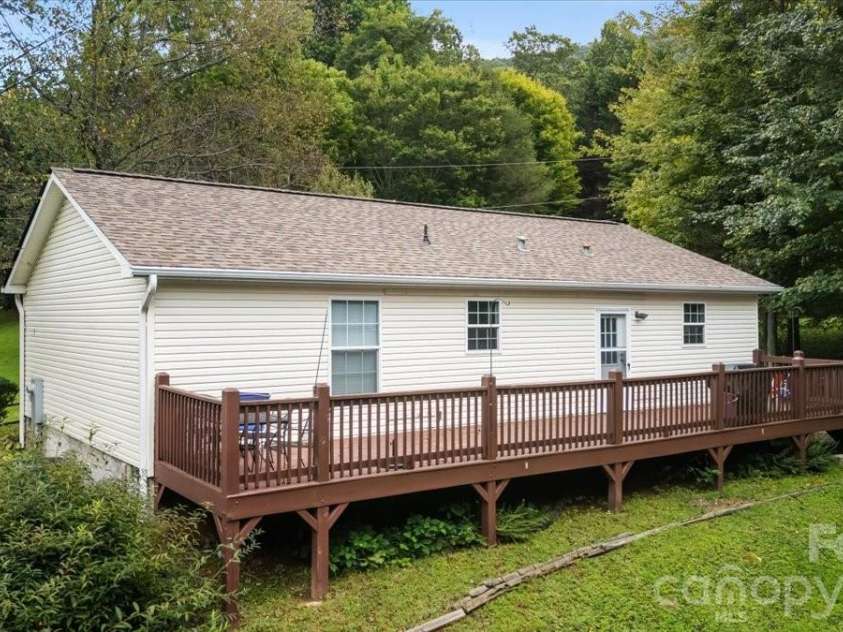 220 Powderhorn Drive, Waynesville, NC 28786.  MLS# CAR4419186, YatesRealty ID 48100. 