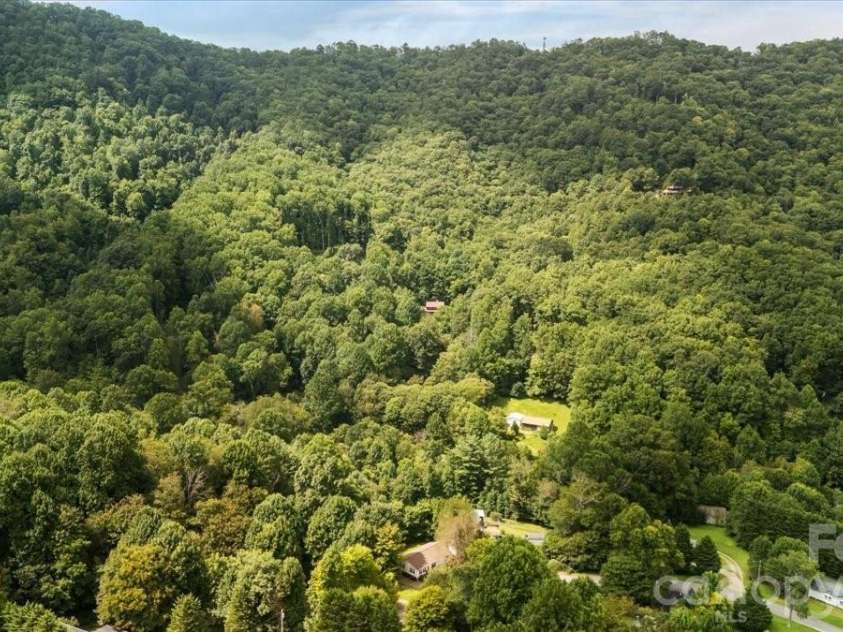 220 Powderhorn Drive, Waynesville, NC 28786.  MLS# CAR4419186, YatesRealty ID 48100. 