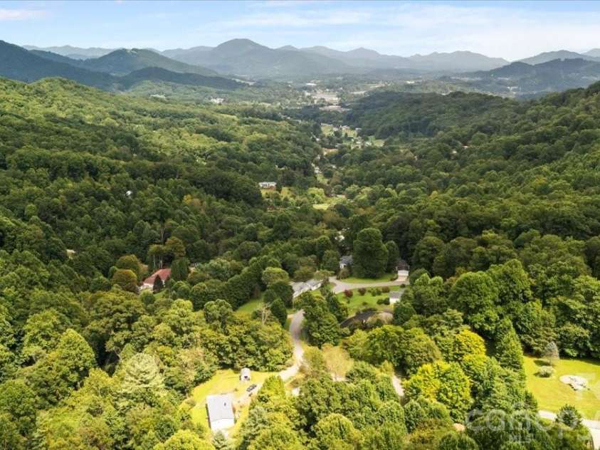 220 Powderhorn Drive, Waynesville, NC 28786.  MLS# CAR4419186, YatesRealty ID 48100. 
