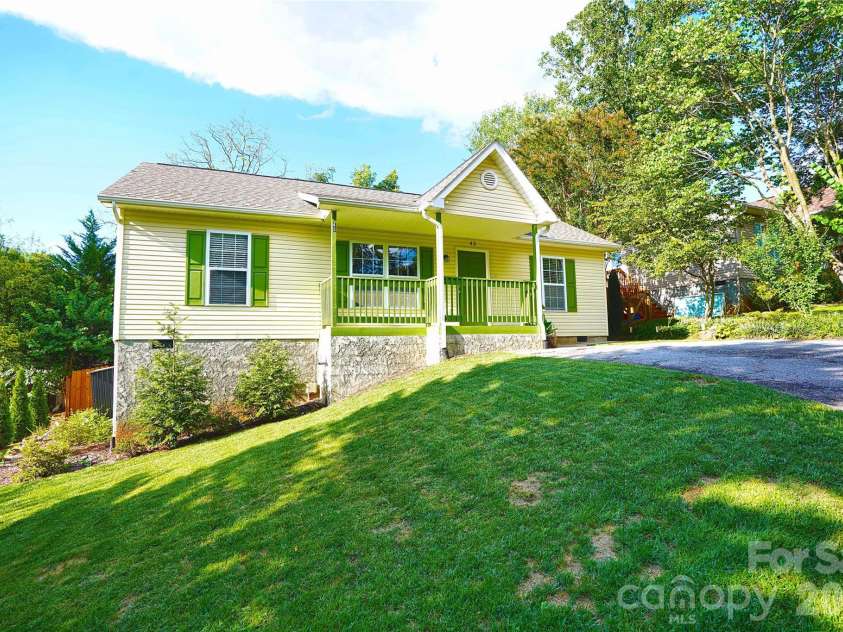 43 Moore Avenue, Asheville, NC 28806.  MLS# CAR4408309, YatesRealty ID 48101. 