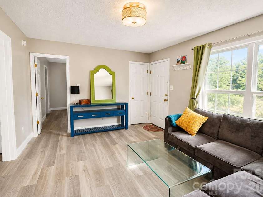 43 Moore Avenue, Asheville, NC 28806.  MLS# CAR4408309, YatesRealty ID 48101. 