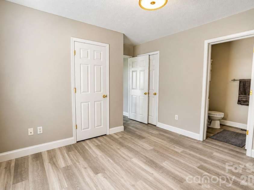 43 Moore Avenue, Asheville, NC 28806.  MLS# CAR4408309, YatesRealty ID 48101. 