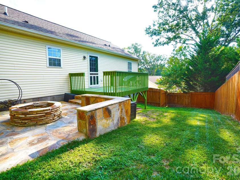 43 Moore Avenue, Asheville, NC 28806.  MLS# CAR4408309, YatesRealty ID 48101. 