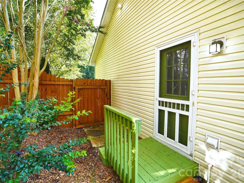 43 Moore Avenue, Asheville, NC 28806.  MLS# CAR4408309, YatesRealty ID 48101. 