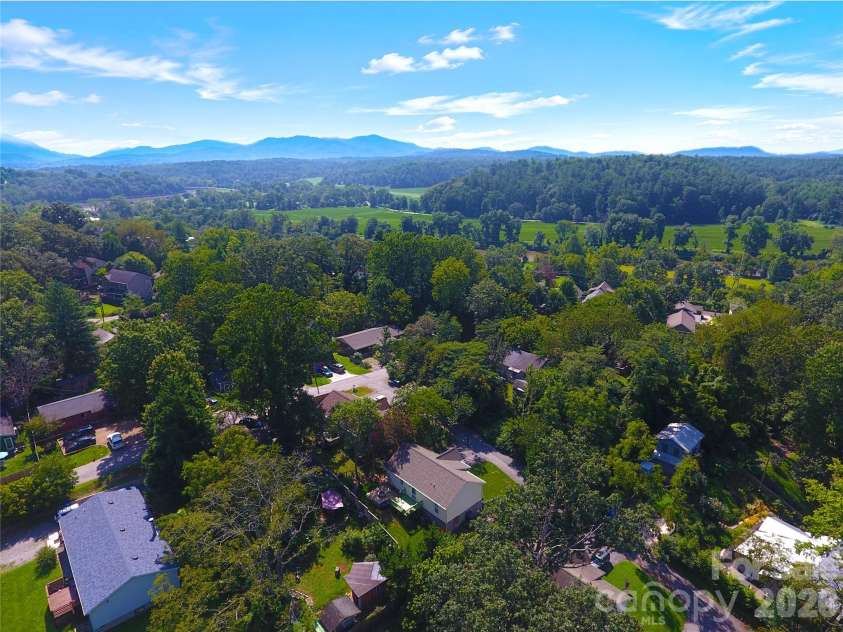 43 Moore Avenue, Asheville, NC 28806.  MLS# CAR4408309, YatesRealty ID 48101. 
