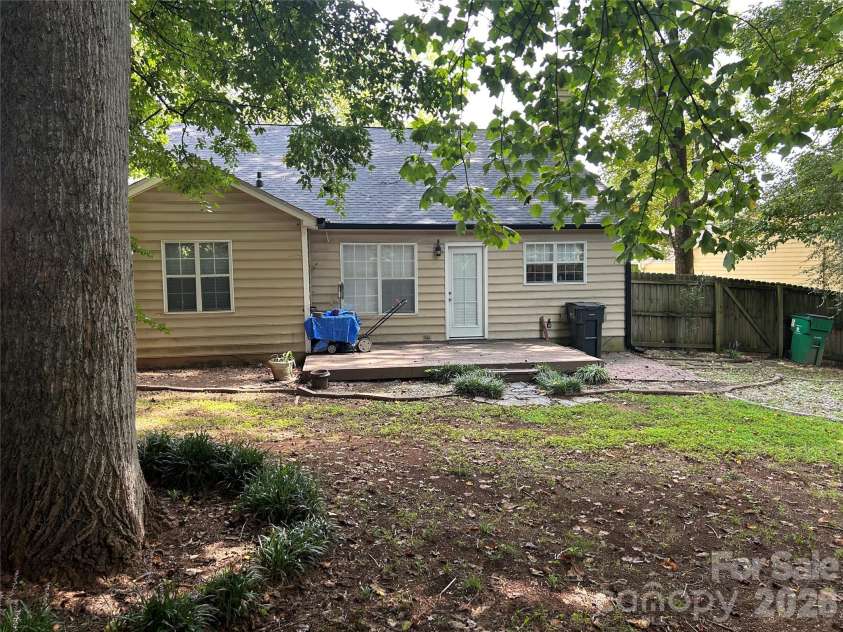 9206 Rotherham Lane, Charlotte, NC 28216.  MLS# CAR4419892, YatesRealty ID 48102. Backyard