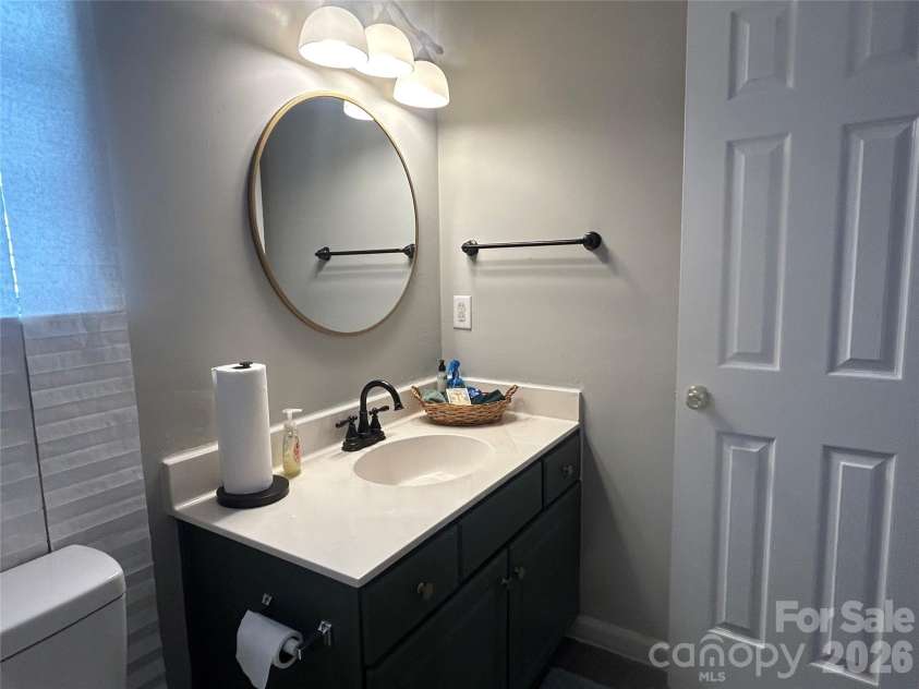 9206 Rotherham Lane, Charlotte, NC 28216.  MLS# CAR4419892, YatesRealty ID 48102. Bathroom