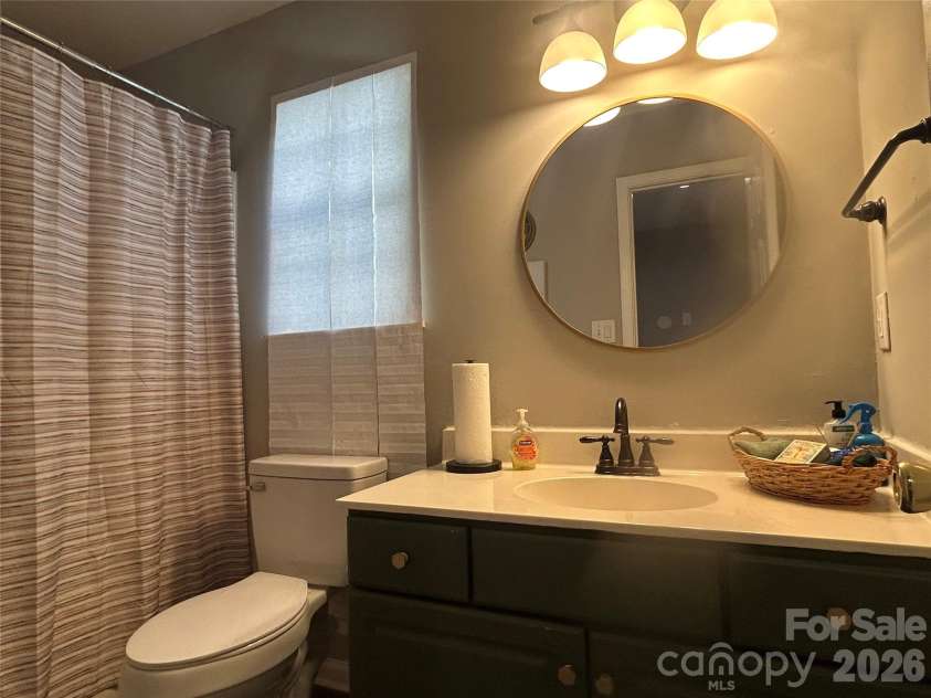 9206 Rotherham Lane, Charlotte, NC 28216.  MLS# CAR4419892, YatesRealty ID 48102. Full Bath