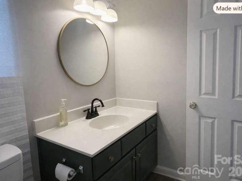 9206 Rotherham Lane, Charlotte, NC 28216.  MLS# CAR4419892, YatesRealty ID 48102. Full Bath