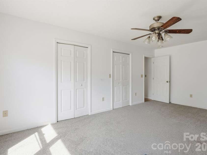 5406 Winding Oak Drive, Hickory, NC 28602.  MLS# CAR4360279, YatesRealty ID 48103. Primary bedroom
