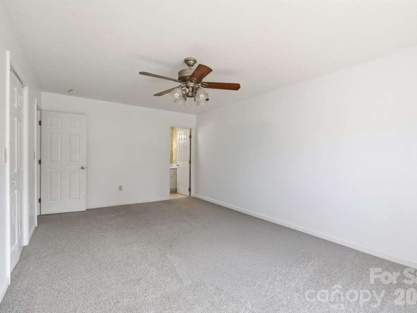 5406 Winding Oak Drive, Hickory, NC 28602.  MLS# CAR4360279, YatesRealty ID 48103. Primary bedroom