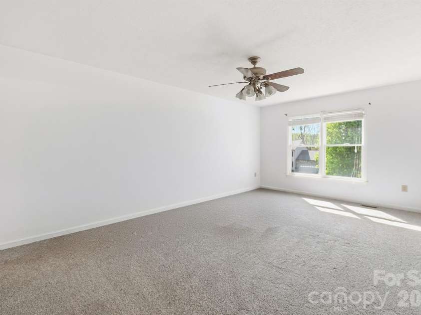 5406 Winding Oak Drive, Hickory, NC 28602.  MLS# CAR4360279, YatesRealty ID 48103. Primary bedroom