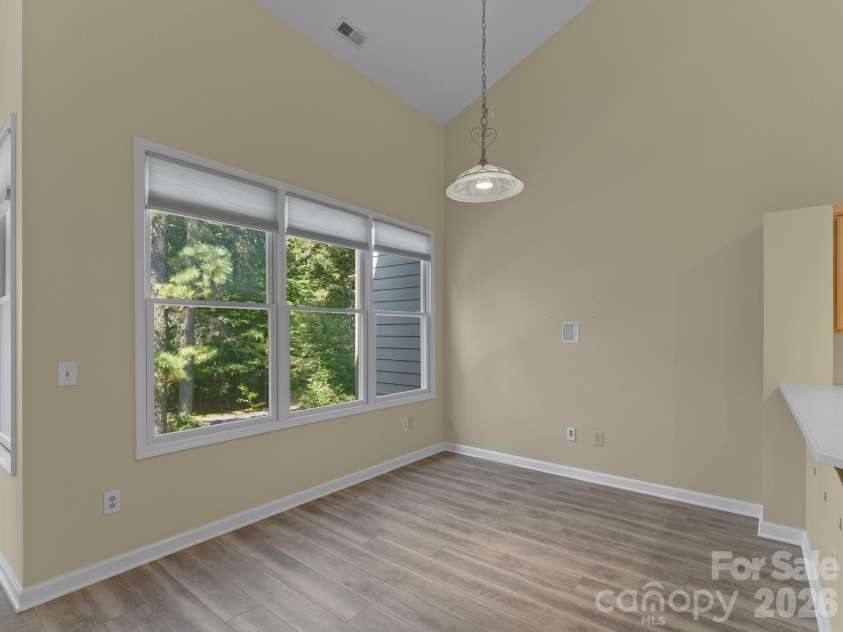 47 Ridgetop Circle, Brevard, NC 28712.  MLS# CAR4414637, YatesRealty ID 48104. Dining Area